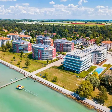 Myflat Coral 64 Premium Apartment